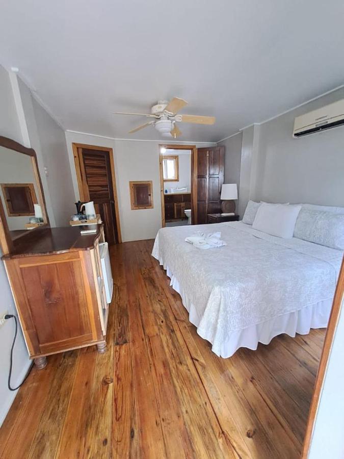 The Odyssey Resort Утила Екстериор снимка